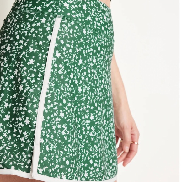 NWT OLD NAVY Extra High-Waisted PowerSoft Skort Color: Ditsy Floral - Picture 4 of 8